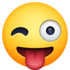 突き出た舌とまばたきの目をした顔
