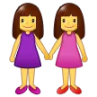 Due donne si tengono per mano