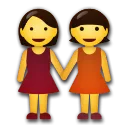 Due donne si tengono per mano